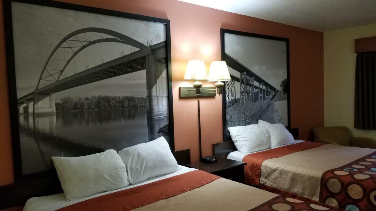 Super 8 By Wyndham Ottumwa Motel Exterior photo